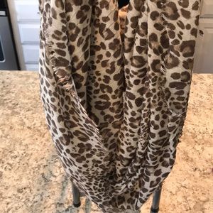 Women’s Cheetah-Print Infinity Scarf